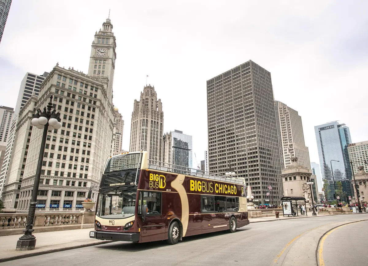 Chicago hop-on hop-off bus stop near Willis Tower and the Loop