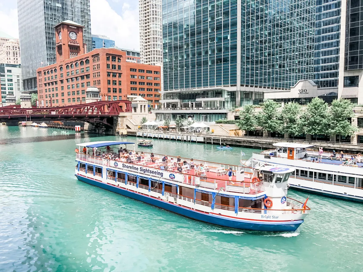 Shoreline Sightseeing boat on the Chicago River near downtown