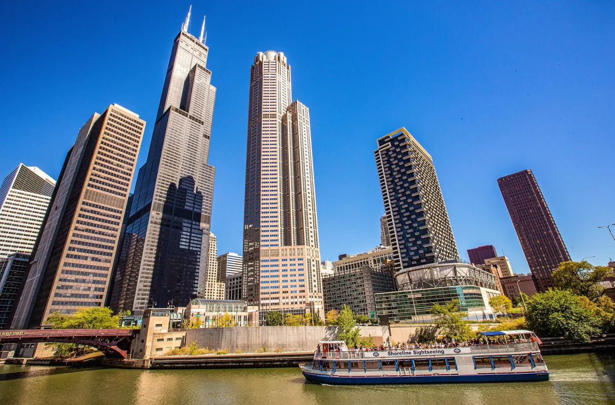 Marina City corncob towers seen from a Chicago architecture boat tour